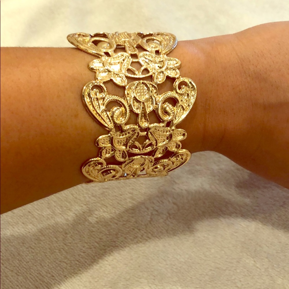 Women’s cuff bracelet.